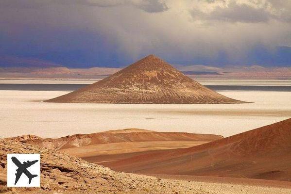 Le Cône d’Arita dans le Salar d’Arizaro en Argentine