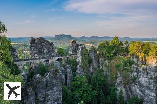 Impresionante paisaje de montaña: el puente de Bastei en Alemania