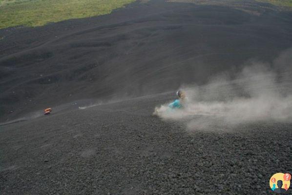 Skibunda en el volcán Cerro Negro en Nicaragua
