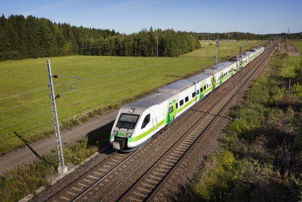 Voyages en train épiques à travers la Finlande pendant l'été