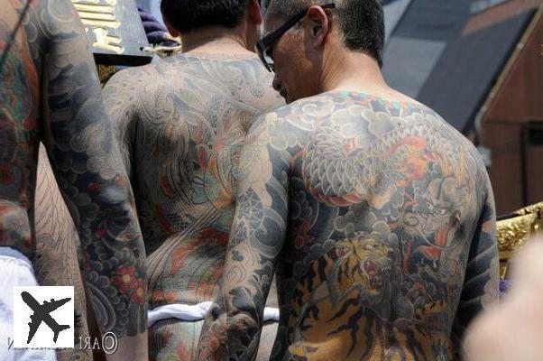 À Tokyo, le Sanja Matsuri fête les yakuzas