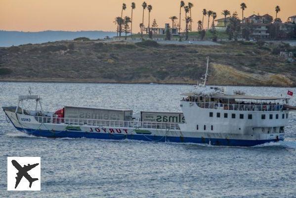 How do I get to Çeşme from Chios by ferry?