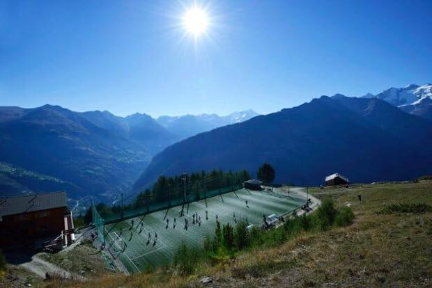 Les plus incroyables terrains de foot au monde en images