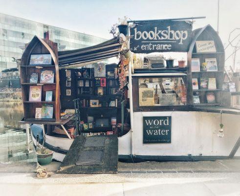 Parola sull'acqua la più bella libreria galleggiante di Londra