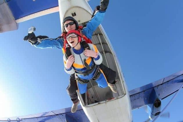 Où faire du saut en parachute autour de Lyon ?