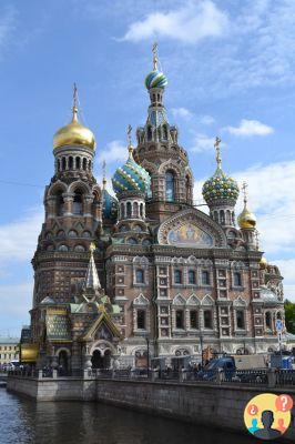 10 Must-See Attractions in Moscow and Saint Petersburg Russia