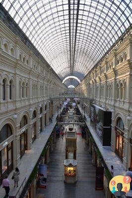 10 Must-See Attractions in Moscow and Saint Petersburg Russia