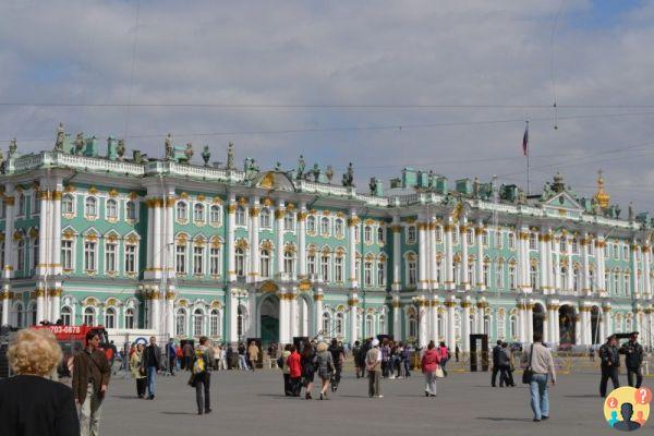 10 Must-See Attractions in Moscow and Saint Petersburg Russia