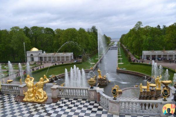 10 Must-See Attractions in Moscow and Saint Petersburg Russia