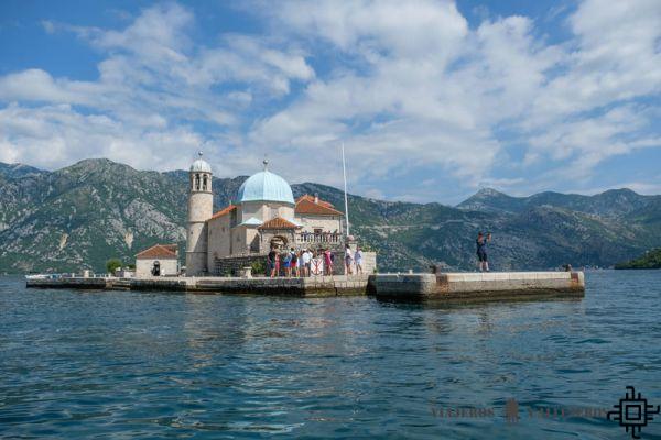 Perast per vedere l'isola rocciosa della chiesa