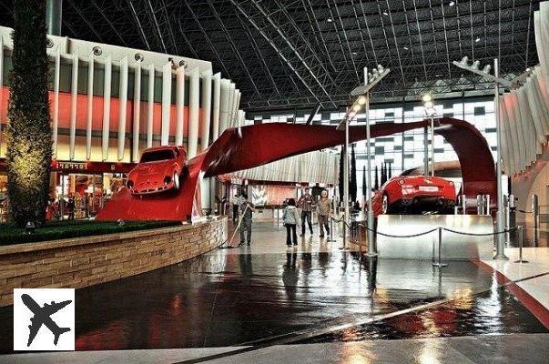 Visita il Ferrari World Park di Abu Dhabi da Dubai