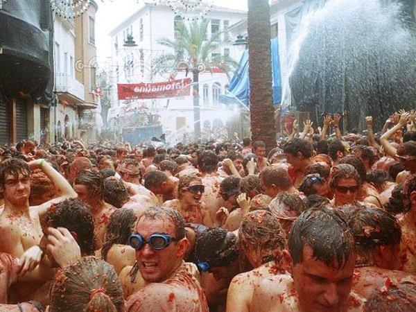 La Tomatina, festival sous forme de bataille de tomates