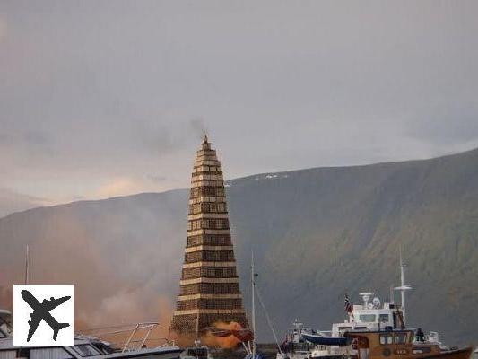 L’impressionnant feu de la fête de la Saint Jean à Alesund