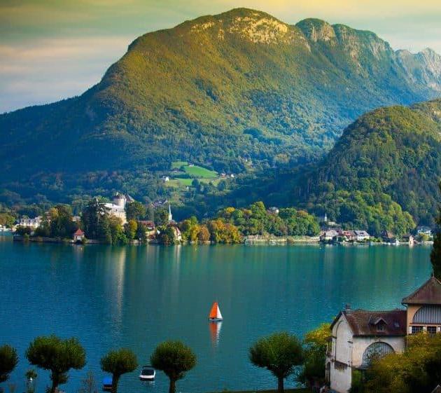 Boat rental in Annecy : how and where ?