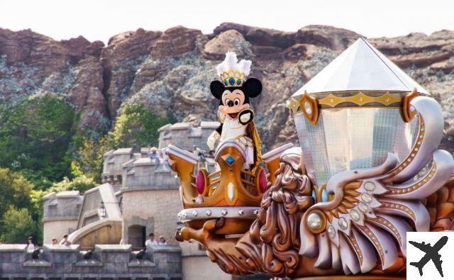 Disney – The Complete Guide to Parks Around the World