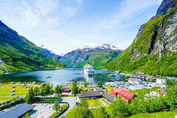 10 reasons to visit Norway in spring