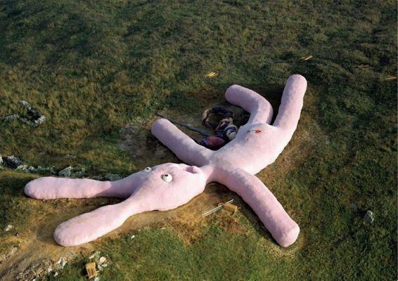 The giant pink rabbit by Colleto Fava - What is it and where is it?