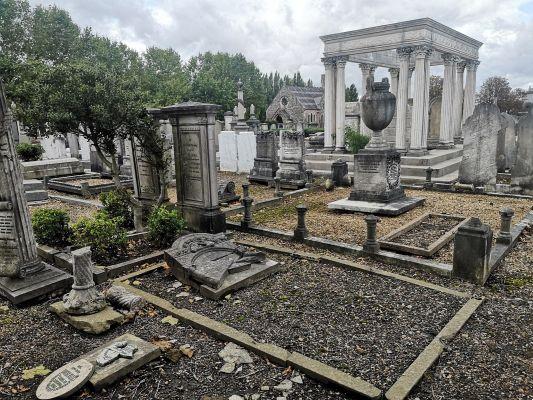 Londra apre al turismo il cimitero ebraico di Willesden