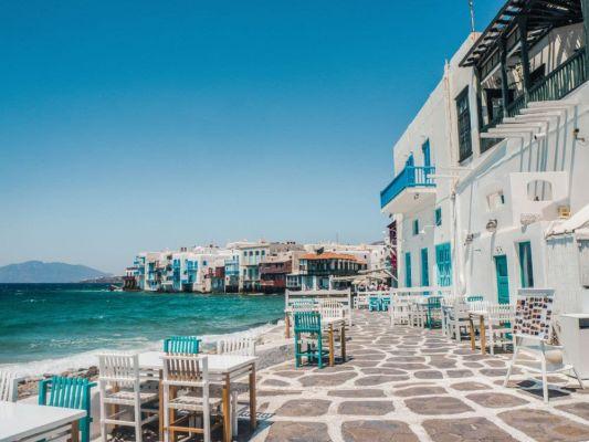 How to get from Athens to Mykonos