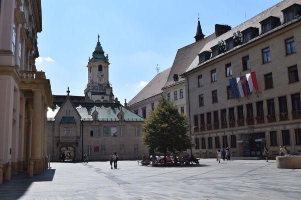 How to get from Vienna to Bratislava