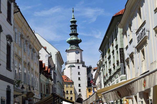 How to get from Budapest to Bratislava