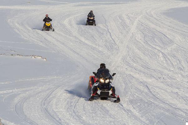 Aventuras con moto de nieve en noruega