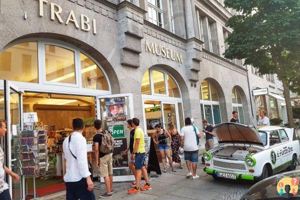 Checkpoint Charlie – Cold War Landmark in the Middle of Berlin