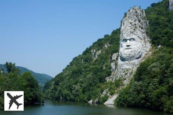 La estatua del Rey Décébal en la frontera entre Rumania y Serbia