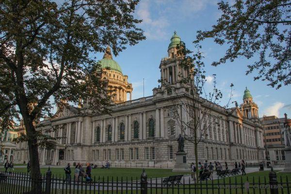 How to get from Dublin to Belfast by train or bus