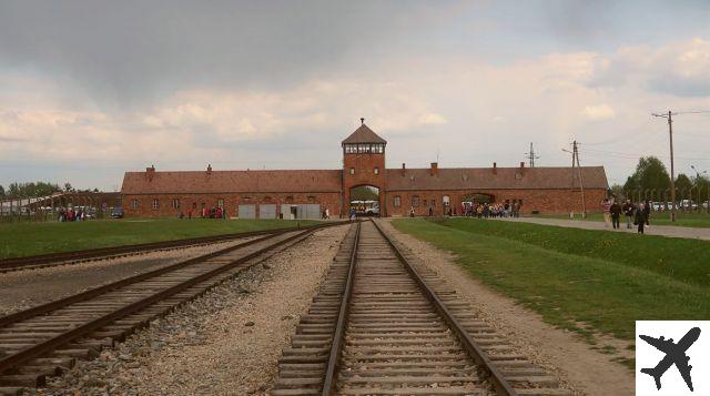 Visite Auschwitz saindo de Cracóvia