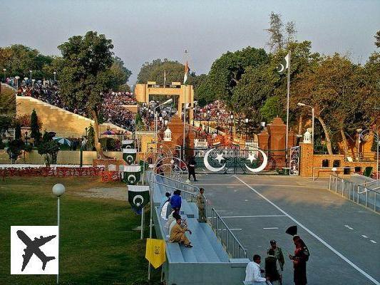 Inde-Pakistan : la cérémonie de fermeture de la frontière