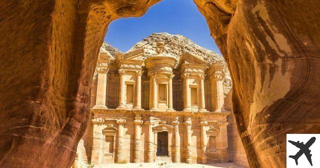 Discover the 7 wonders of the world and how to put them on your travel itinerary