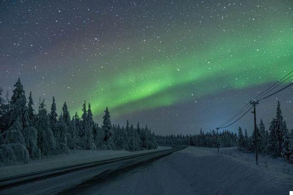 Hacer viaje ver auroras boreales suecia